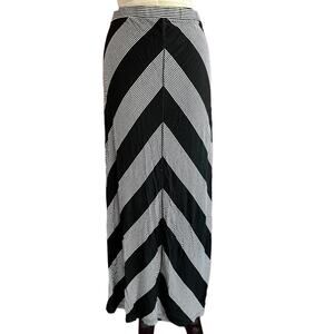 Womens Skirt Size Medium Black White Maxi Chevron Soft Goth Classic Retro